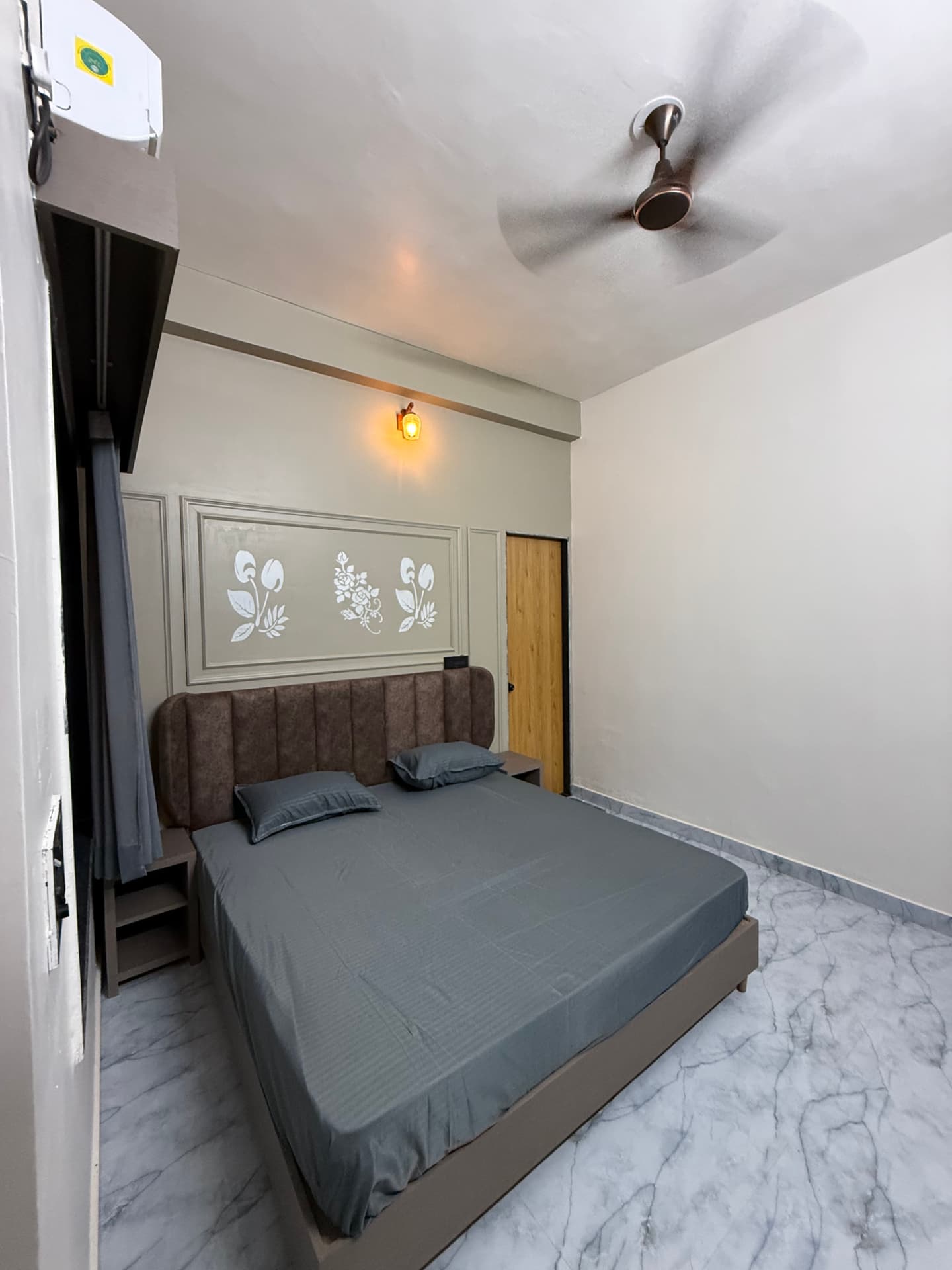 JSR Palace quadruple family room, Pushkar